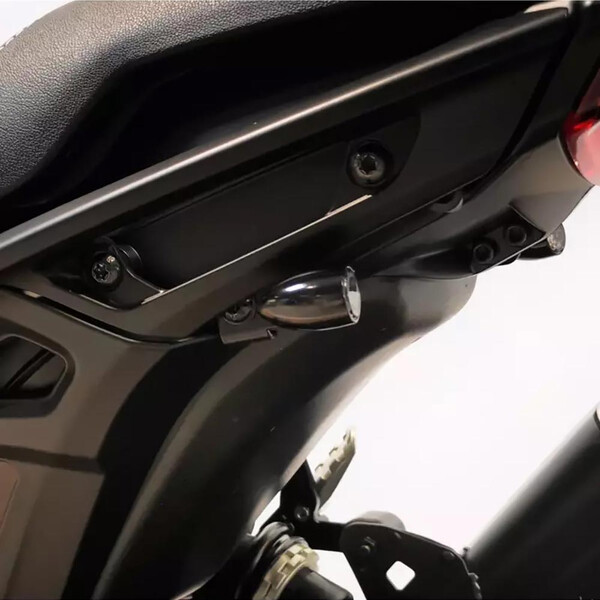 Fixation feu stop ou clignotant moto